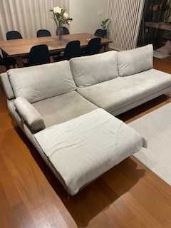Sofá chaise longue  beje