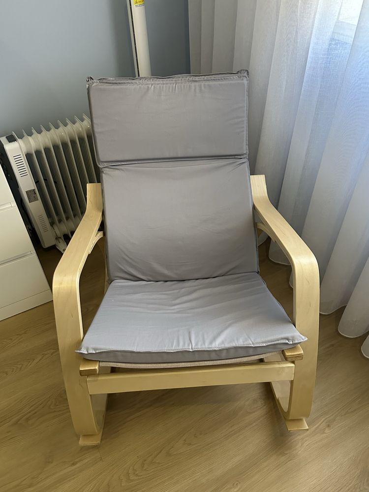 Cadeira amamentação IKEA