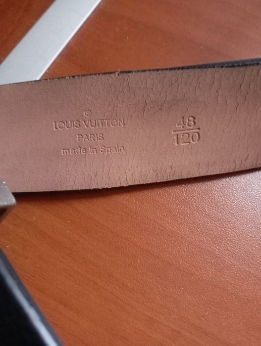 Мужской ремень Louis Vuitton
Пряжка в виде инициалов LV
Канва Damier и