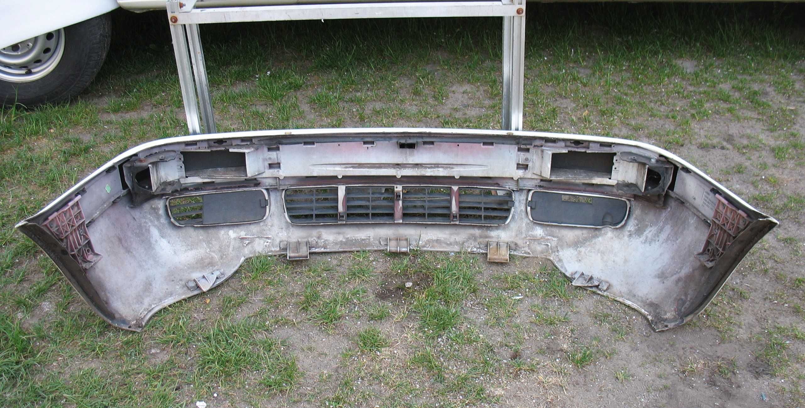 Audi 80 B4 zderzak przód kompletny LB9A