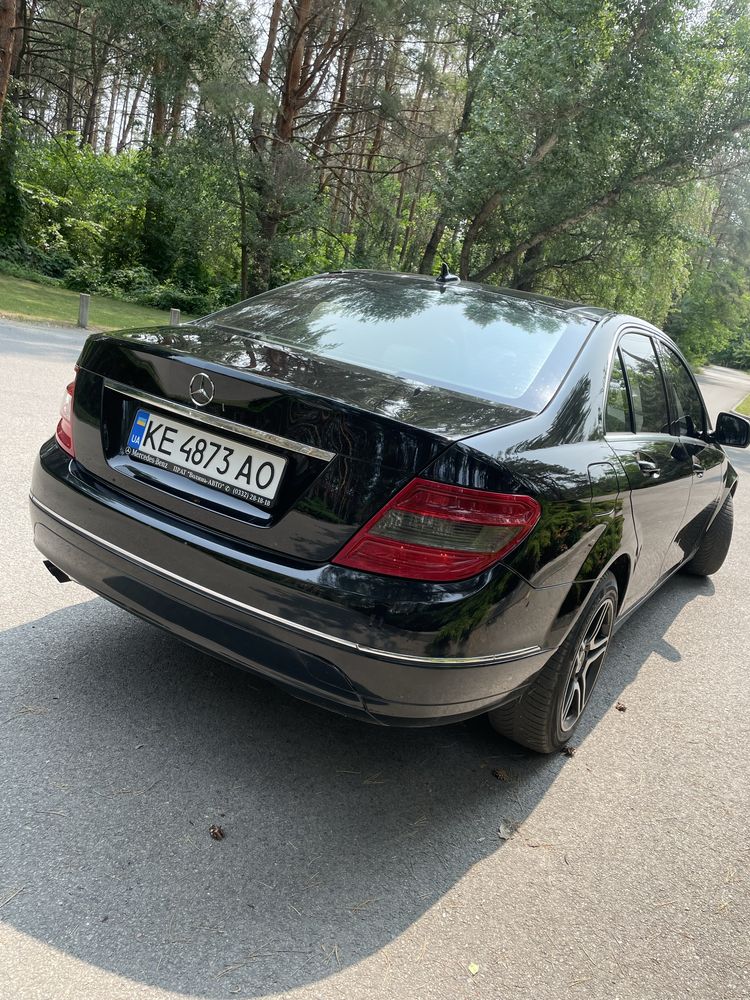 Продам mersedes w204 c 180 в хорошем состоянии