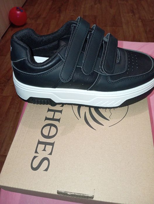 Нові зимові кросівки