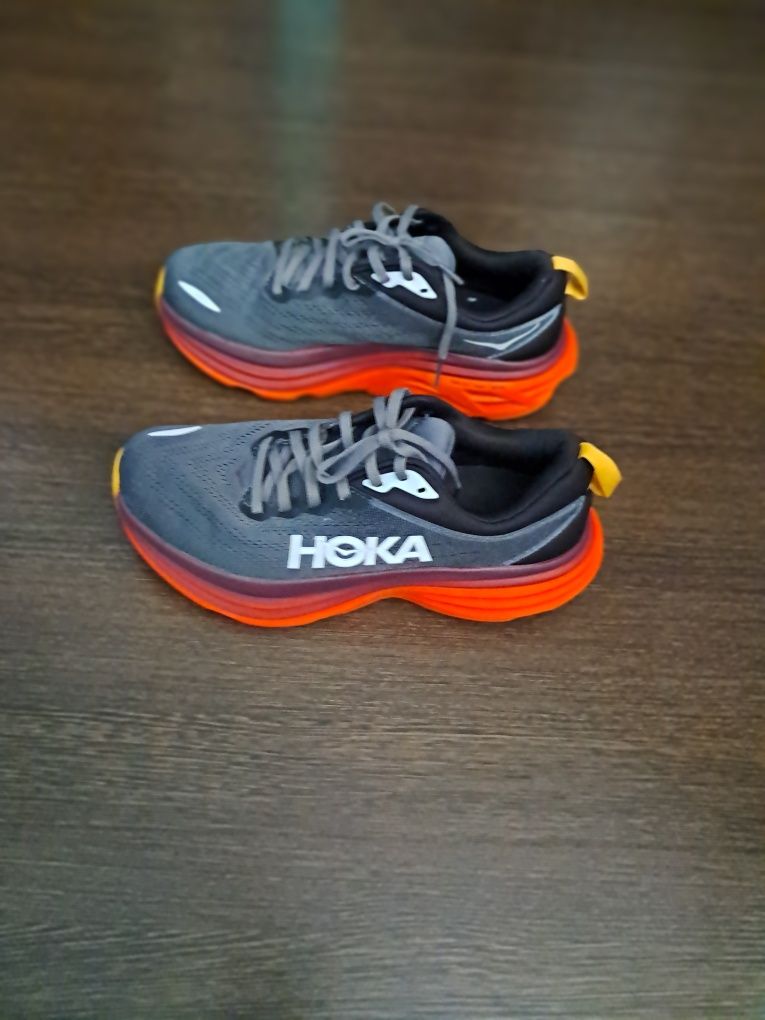 кросівки  Hoka BONDI 8.   Р 42.   26.5 см