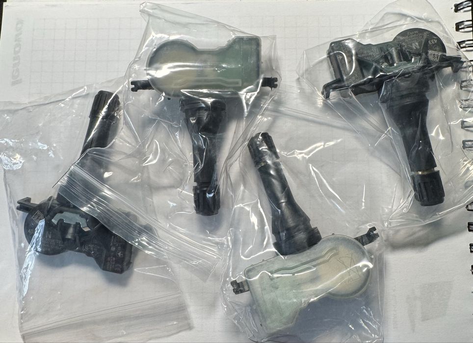 Датчики тиску в шинах Nissan/Renault/Infiniti 407004 CB0B 407004 CB0A