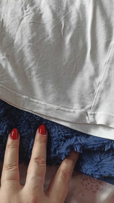 fantazyjnie wycięty tank top