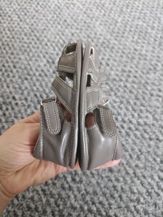 Sandałki-paputki niemowlęce 12-18miesięcy