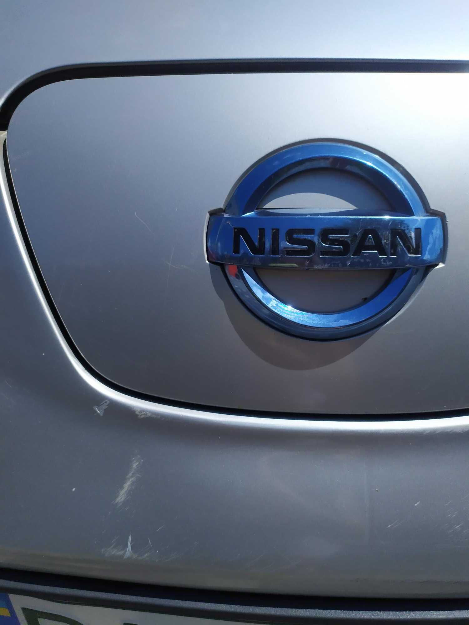 Бюджетне авто для міста  Nissan Leaf 2012