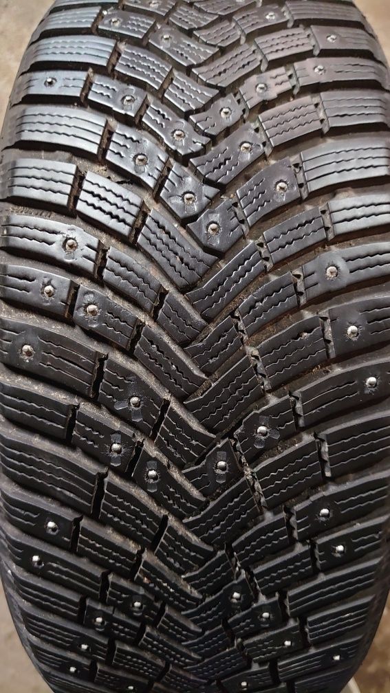 Пара зимних шин Continental ice contact 3 ШИП 205/50 r17