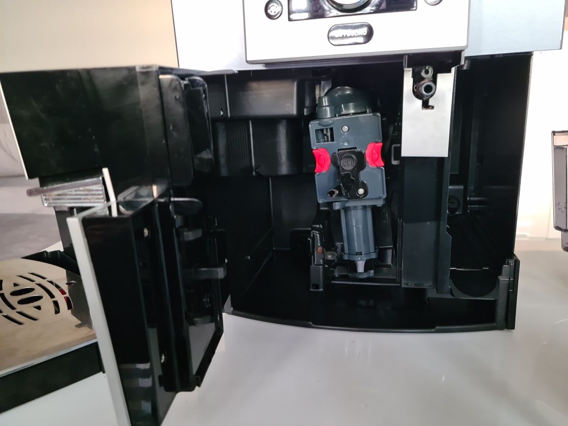 Ekspres,expres, DeLonghi ESAM 5500 M. moc 1350W Made in Italy