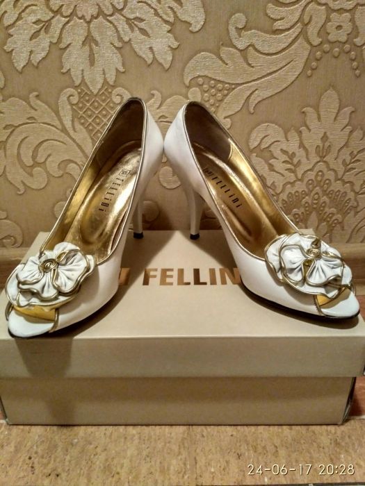 Туфли босоножки белые Fellini