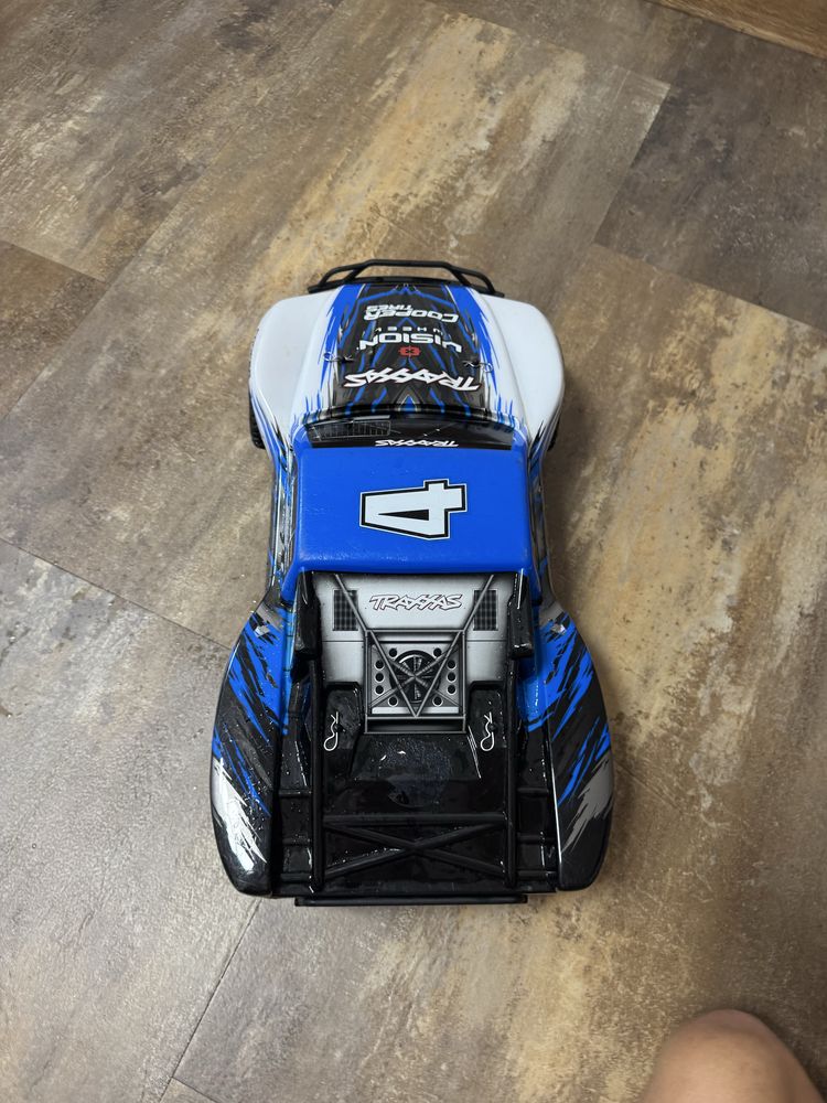 Auto rc na pilota traxxas slash 4x4 1/10