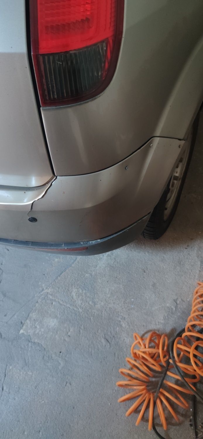 Ford Fiesta 2004 3d