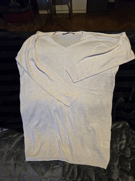 Damski duży sweter cienki.