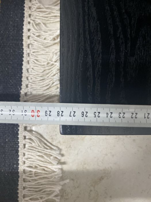 2 pequenas mesas com tampo de vidro e 1 estante madeira preta IKEA