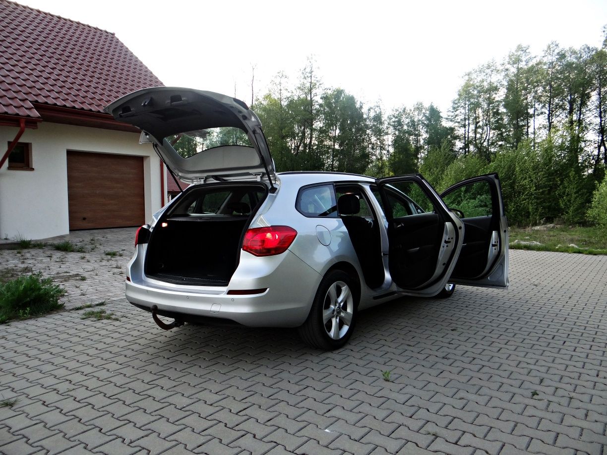 Opel Astra J 1.7cdti 2011r Doinwestowana