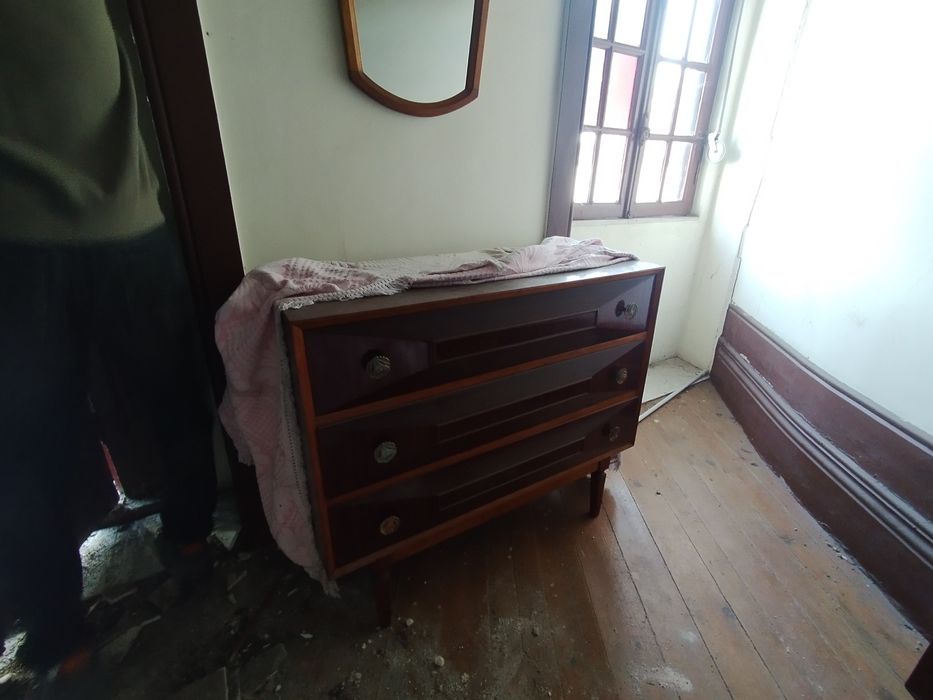 Vendo mobiliário antigo em bom estado