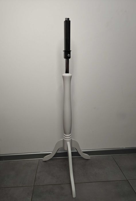 Stojak do manekina – regulowany, stabilny, drewniana podstawa