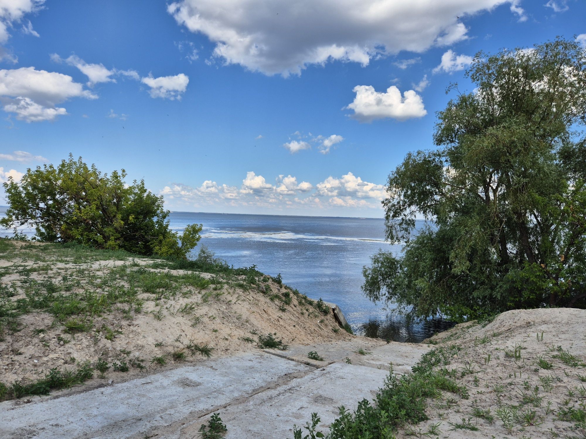 Кемпінг на двох на березі моря