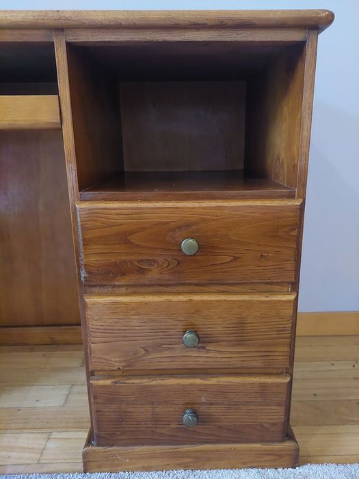 Secretária em madeira maciça castanha