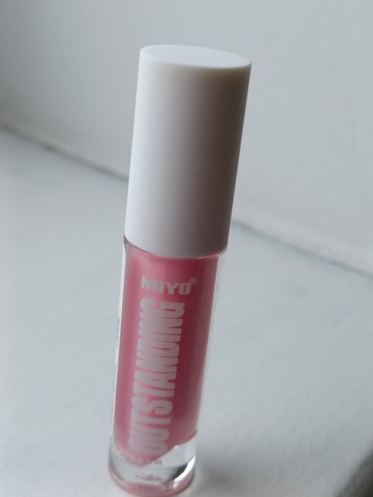 Miyo outstanding lip gloss błyszczyk nr 33 różowy