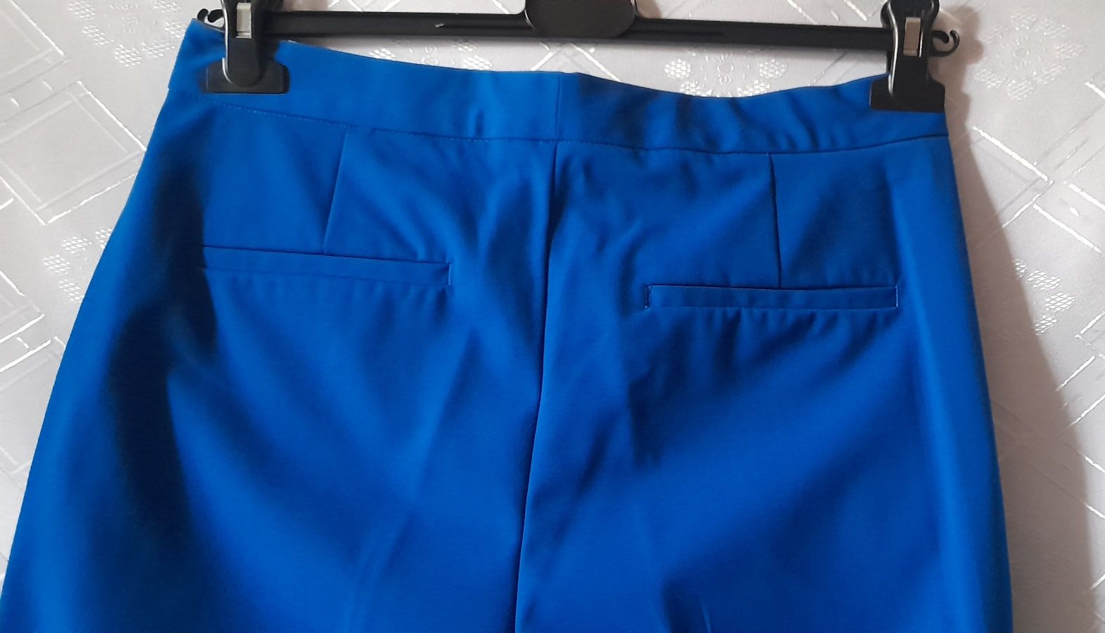 Spodnie cygaretki f. Zara, r.40, nowe z metką