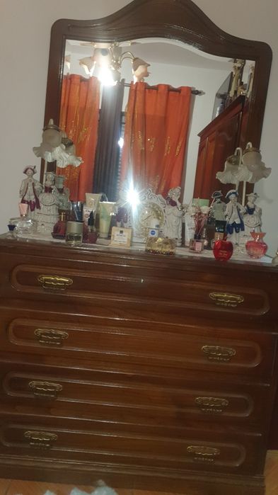Quarto completo de madeira
