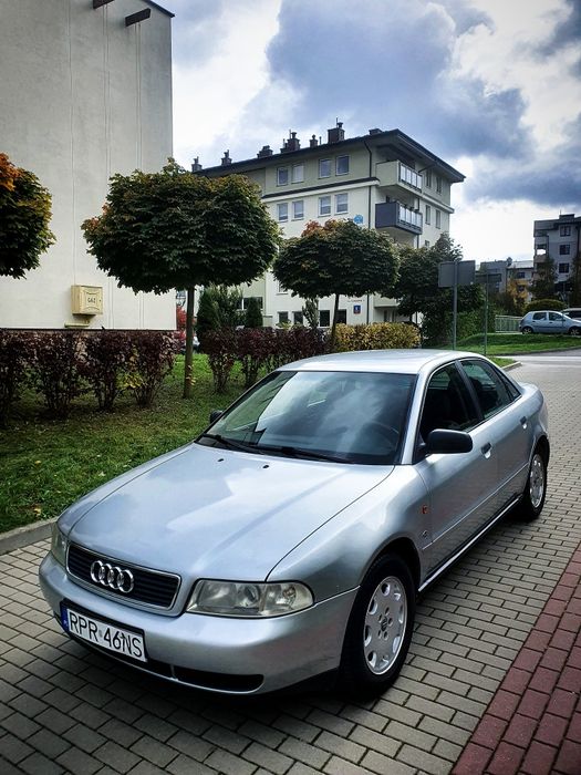 Audi A4 B5/1.8 benzyna+LPG!/Klimatyzacja/Hak