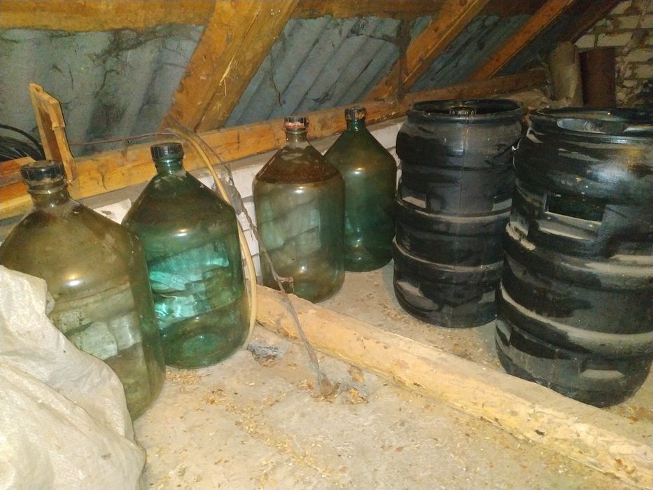 Посуд різній в гарному стані