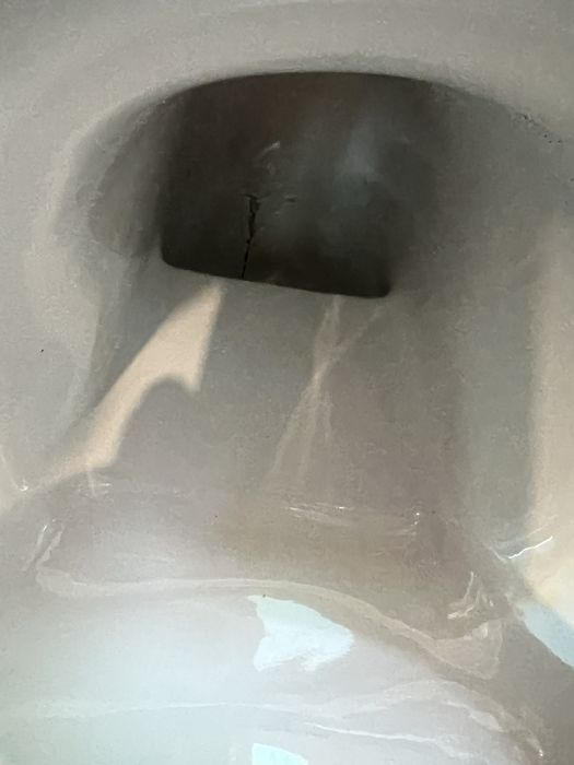 Nowa misa WC  bezrantowa NO RIM Excellent BULL VERTIGO 53x36  pęknięta