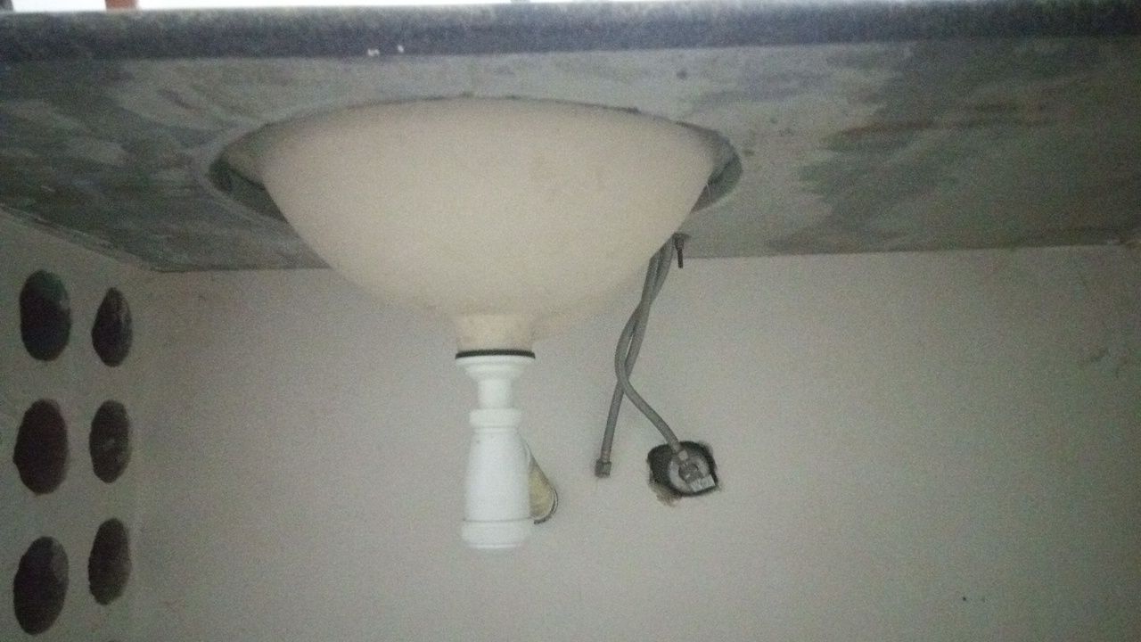 Bancada de bar  em granito (lavatório e torneira)