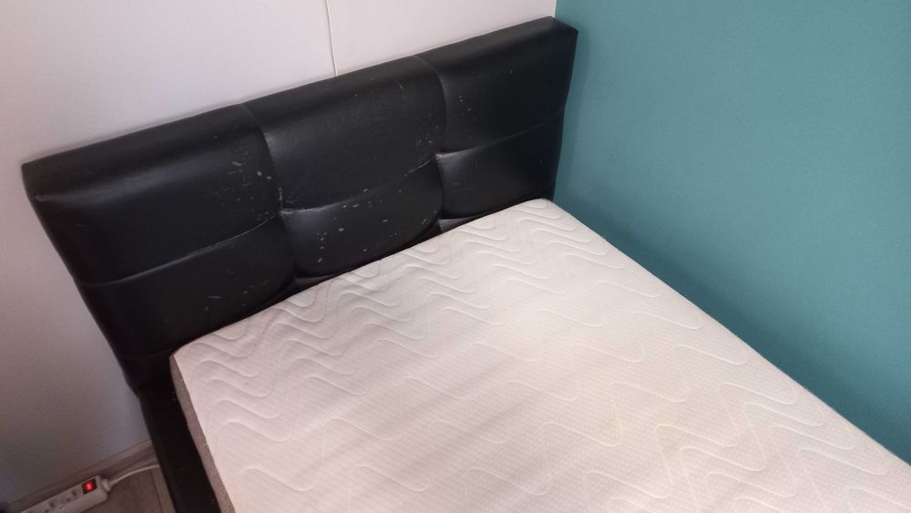 Łóżko jednoosobowe 90x200 z materacem i stelażem