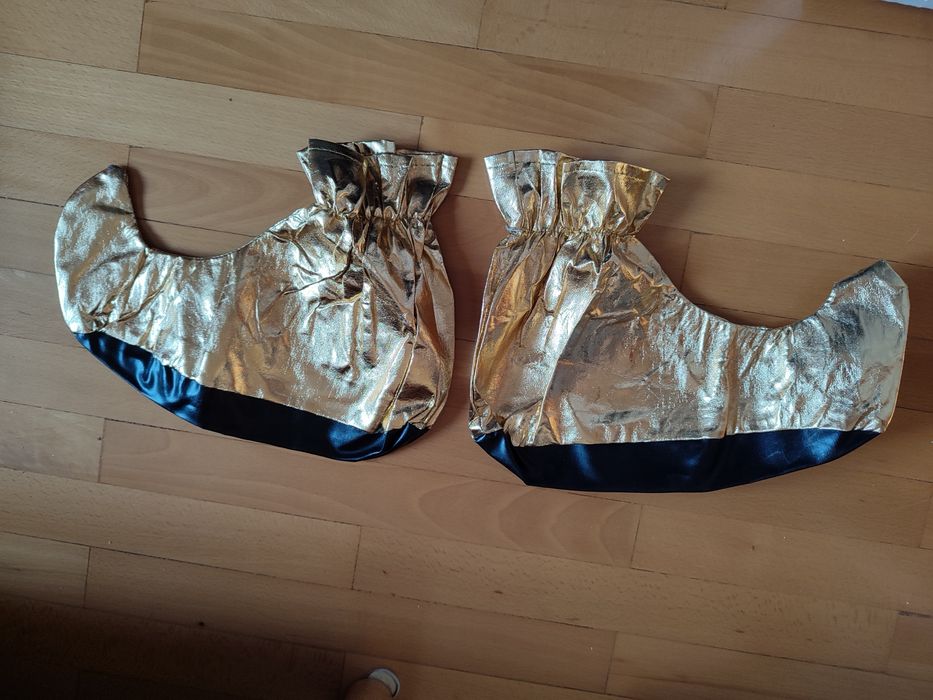 Złote buty skrzata nakładki na buty