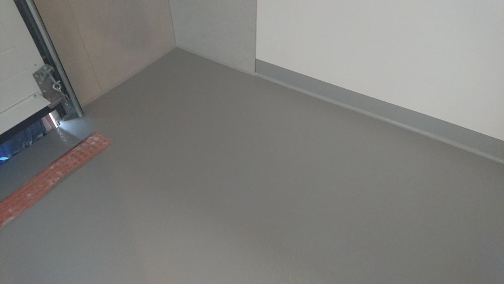 Posadzki żywiczne,remonty posadzek przemyslowych .