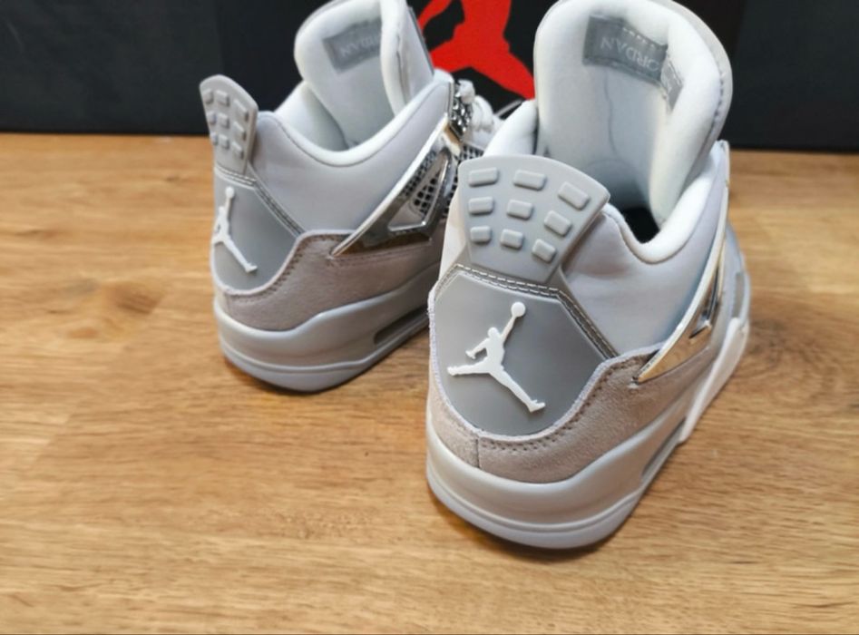 Jordan 4 Retro Frozen Moments