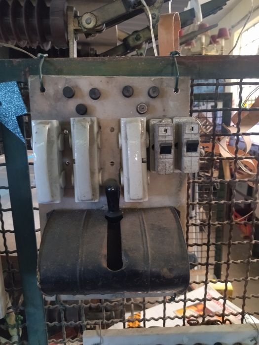 Quadros electricos antigos em cerâmica