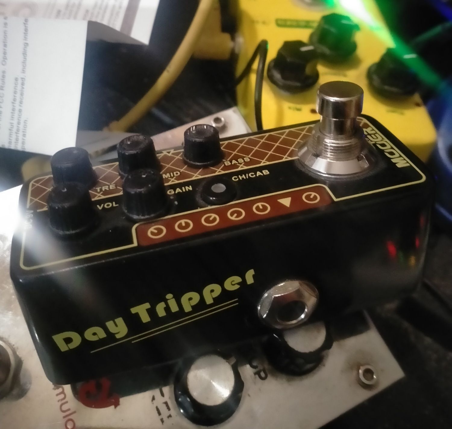 Гітарна педаль Mooer Micro PreAMP 004 Day Tripper