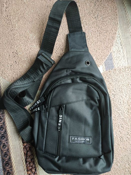 Сумка через плечо нагрудная слинг черная