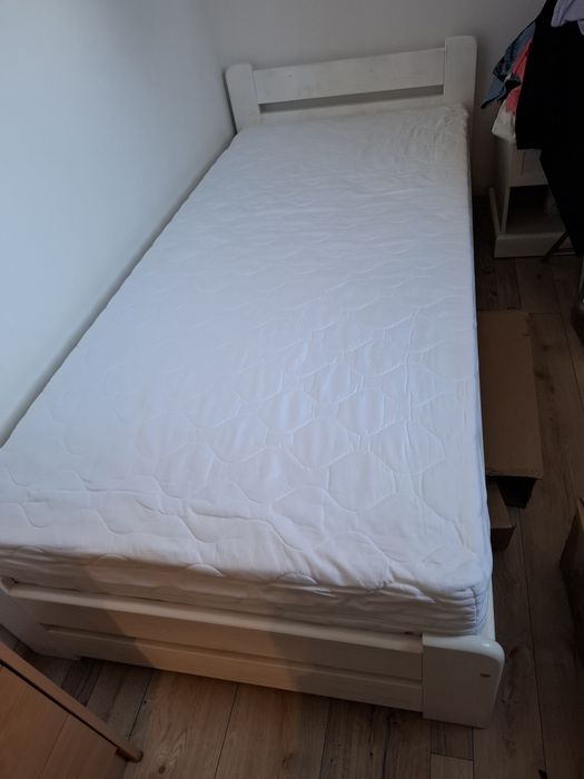 Sprzedam łóżko białe z nowym materacem