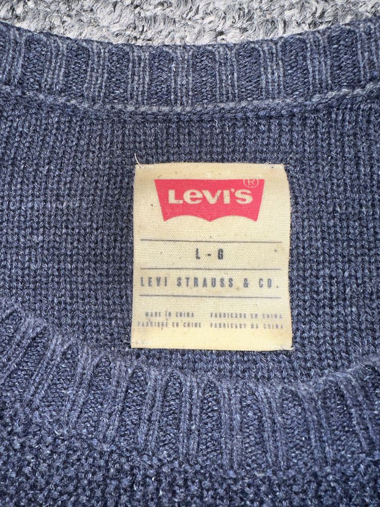 Світер Levis у дуже гарному стані