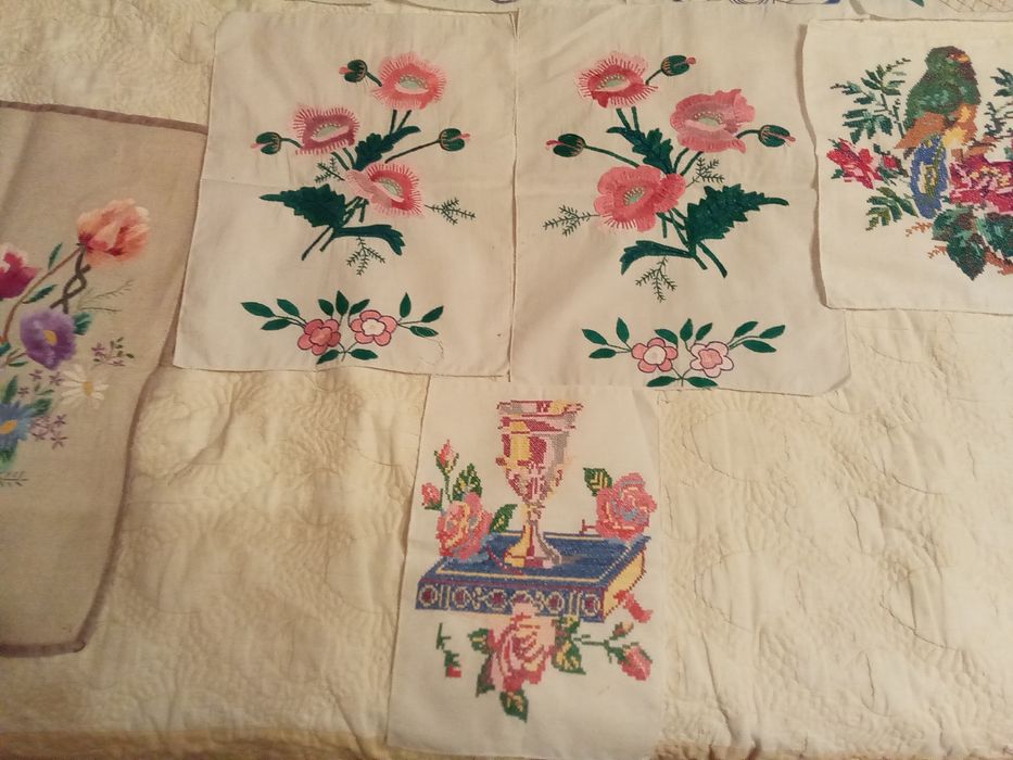 Продам старинные вышитые салфетки ручной работы