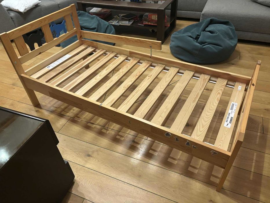 Meble dziecięce Meblik (szafa, regał, skrzynia, półki) + łóżko IKEA