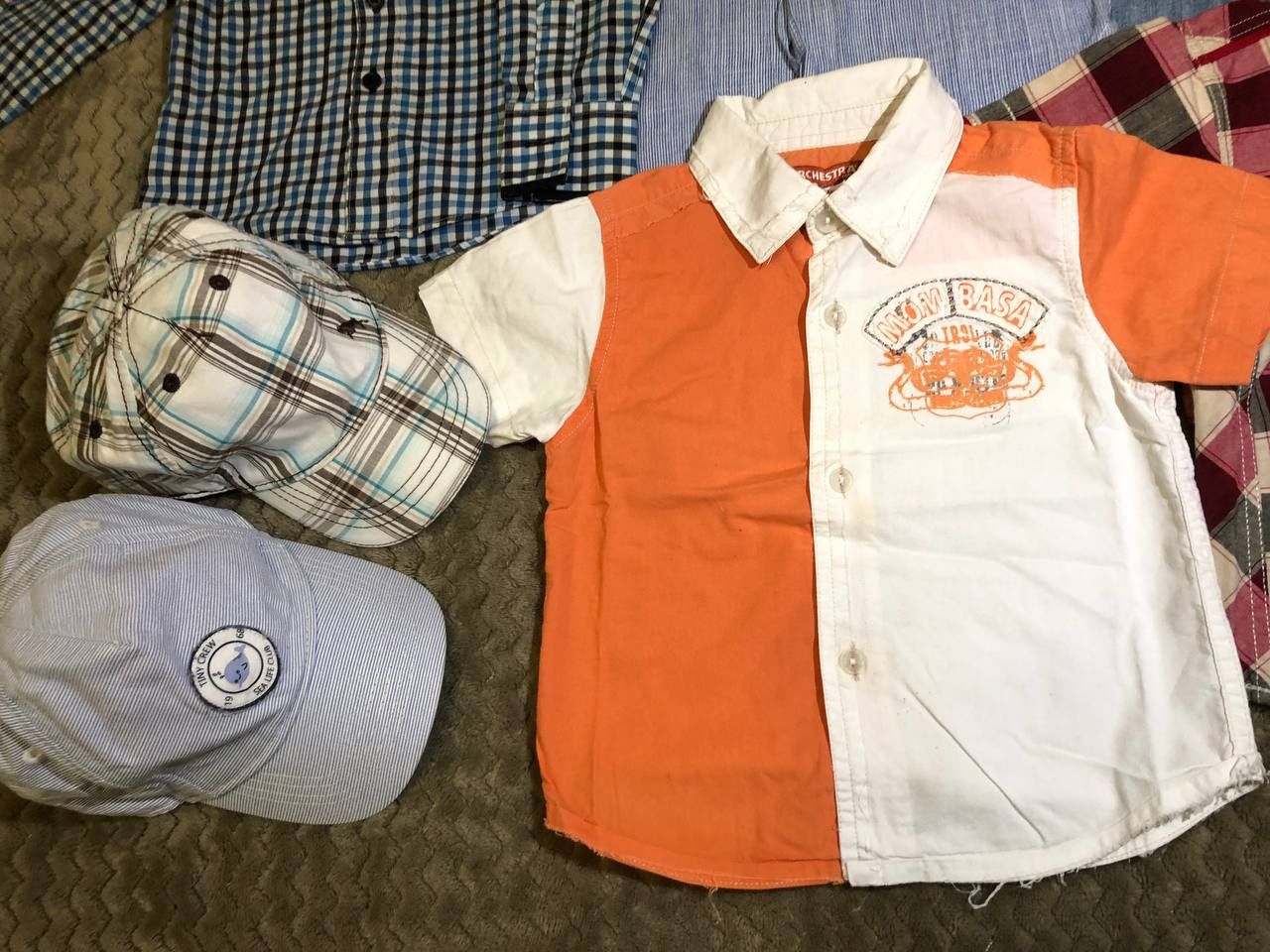 Рубашки та кепки для хлопчика