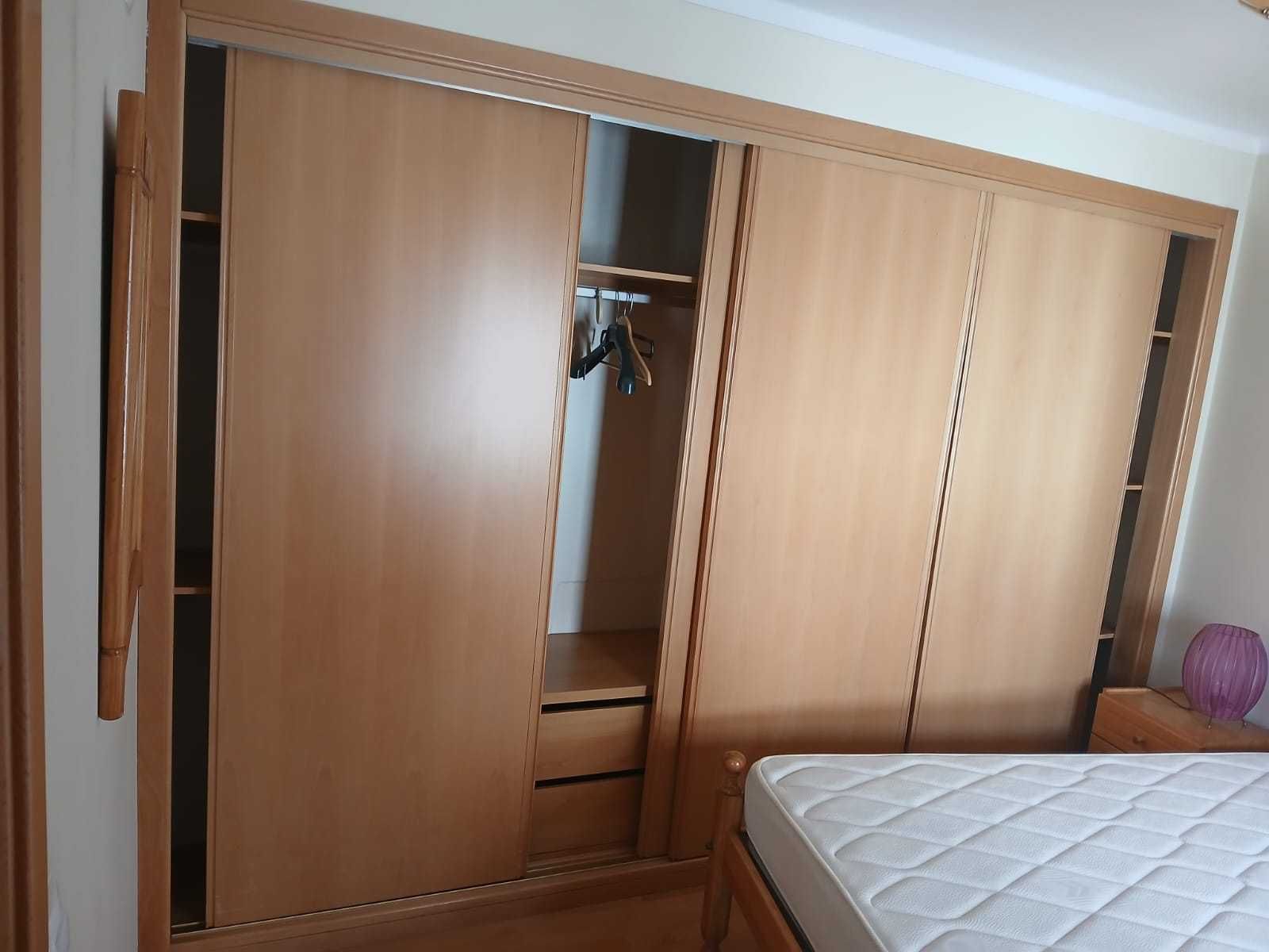 Alugo quarto em apartamento