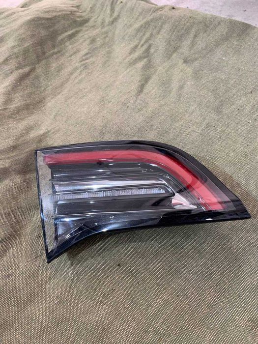 Задній стоп до Tesla Y