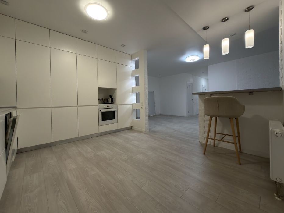 Глушкова 9в, генератор, Іподром, 7 пов, 2 спальні і велика вітальня