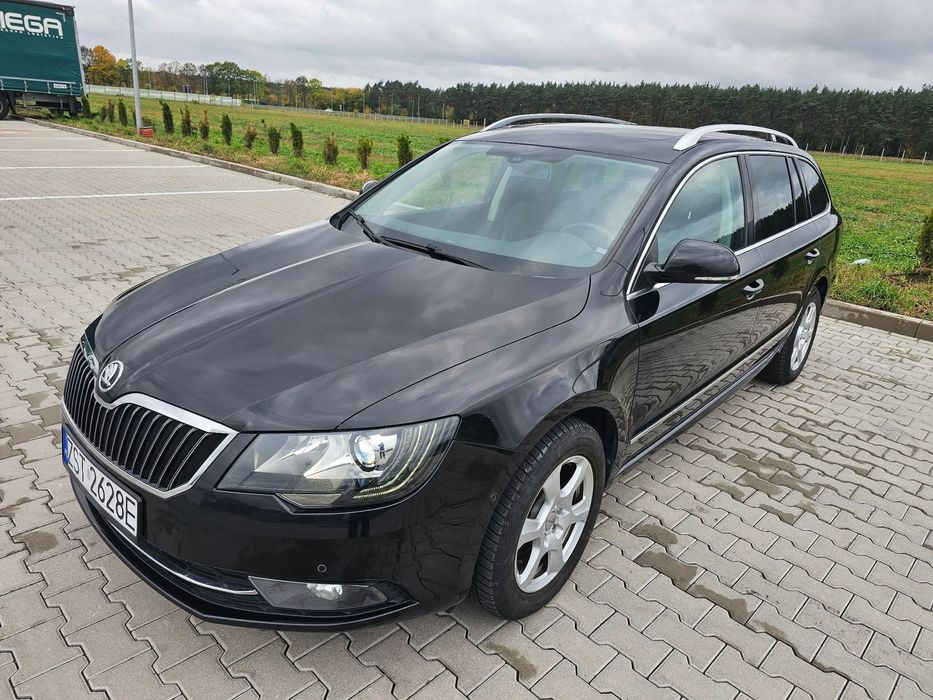 Skoda Superb historia serwisowa z aso Skody, bezwypadkowy.