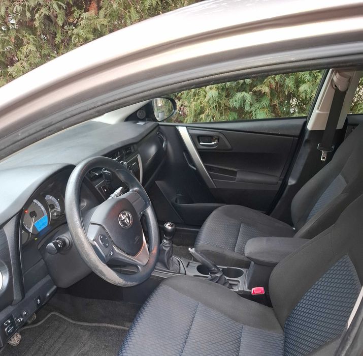 Toyota Auris 2013, 260000 km, benzyna-gaz