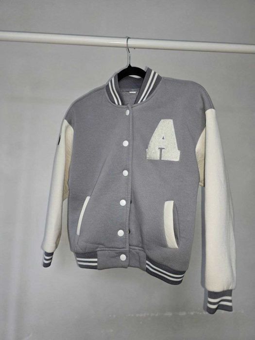 Бомбер на дівчинку