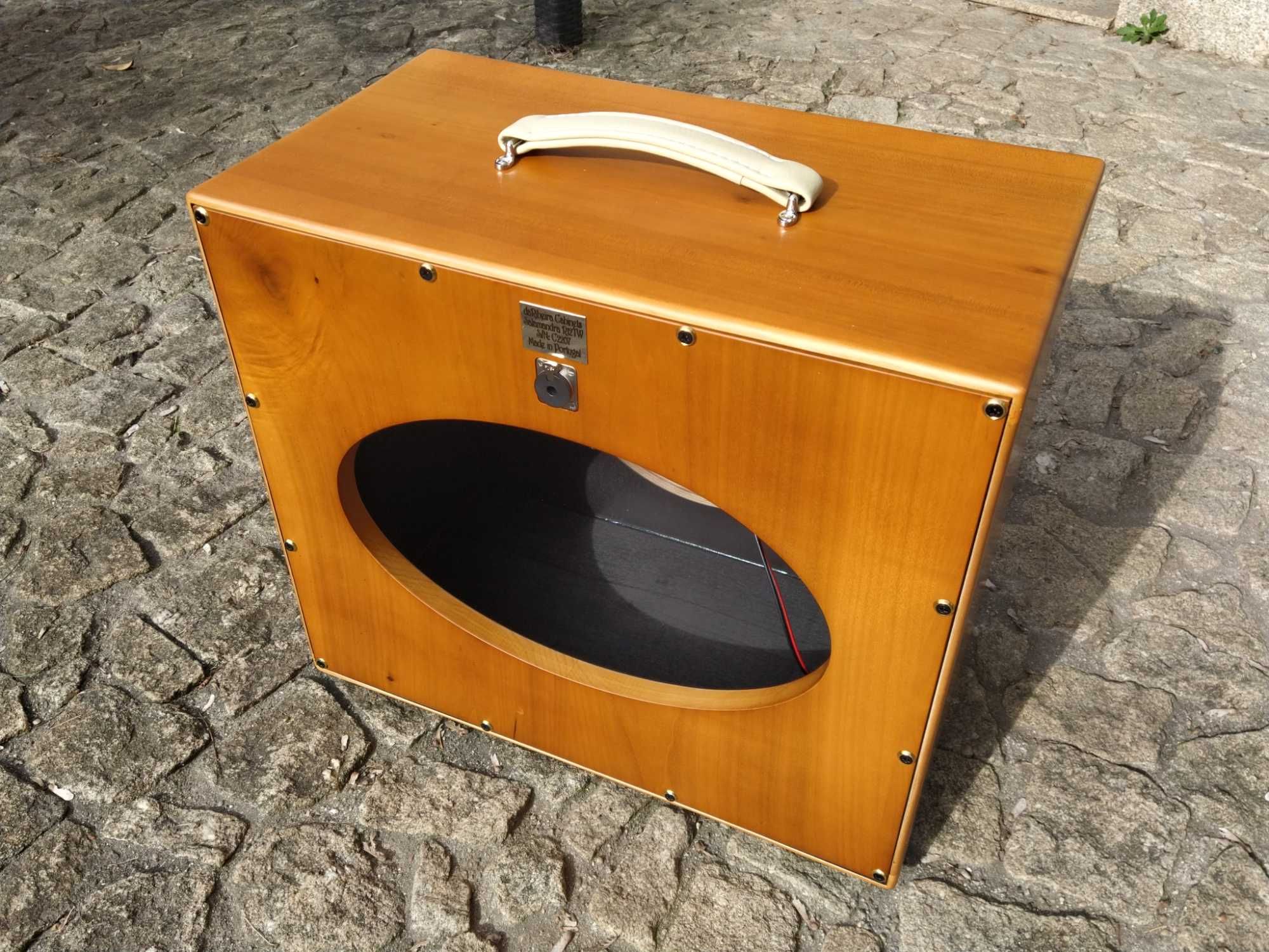 Coluna / cabinet de guitarra daRibeira 1x12 em madeira maciça NOVA