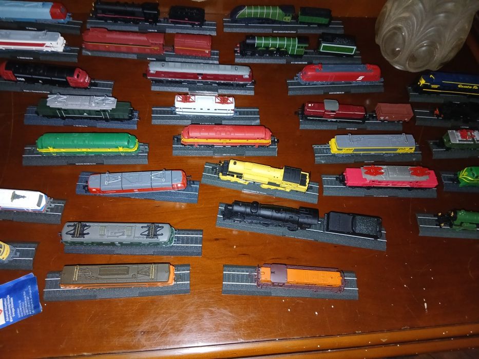 Coleção 50 locomotiva comboios por  9 € cada
